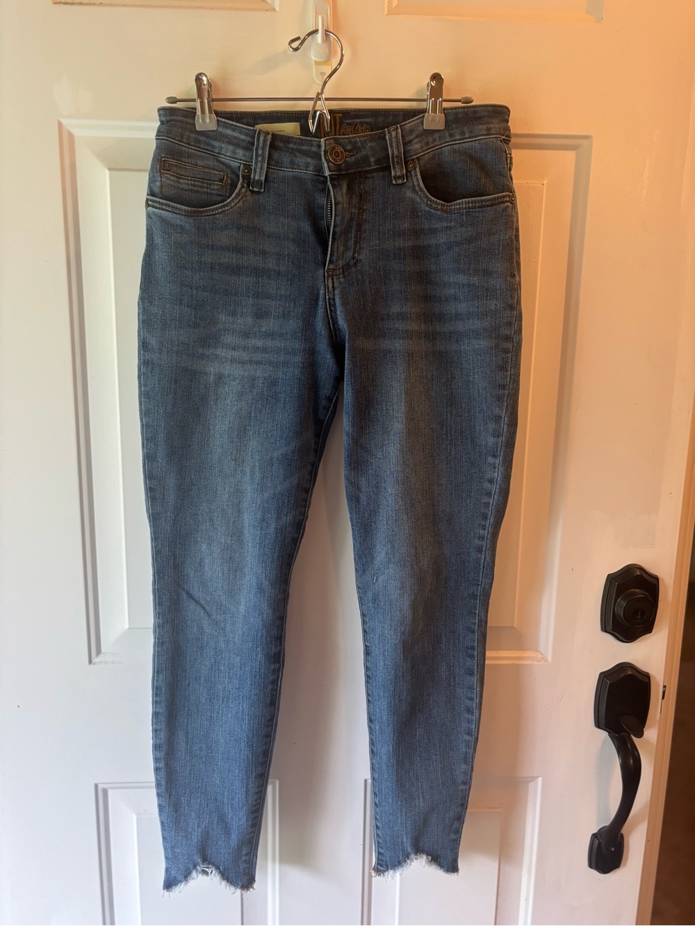 Kut from the Kloth Skinny Jeans in Medium Blue Wash